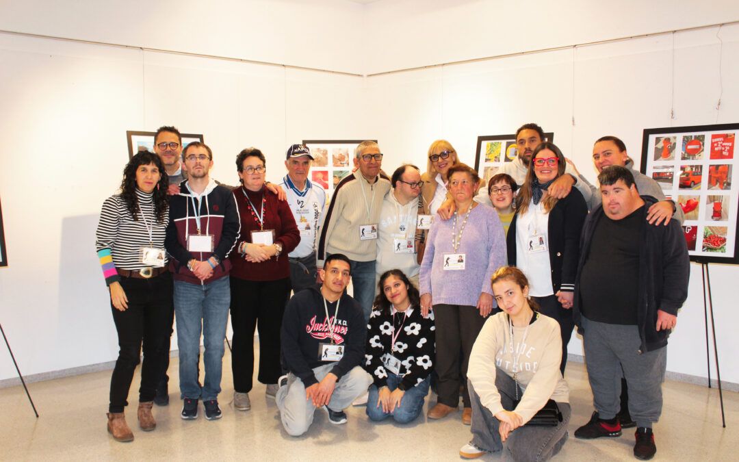 Inaugurada la exposición «Distintas formas de mirar la vida»