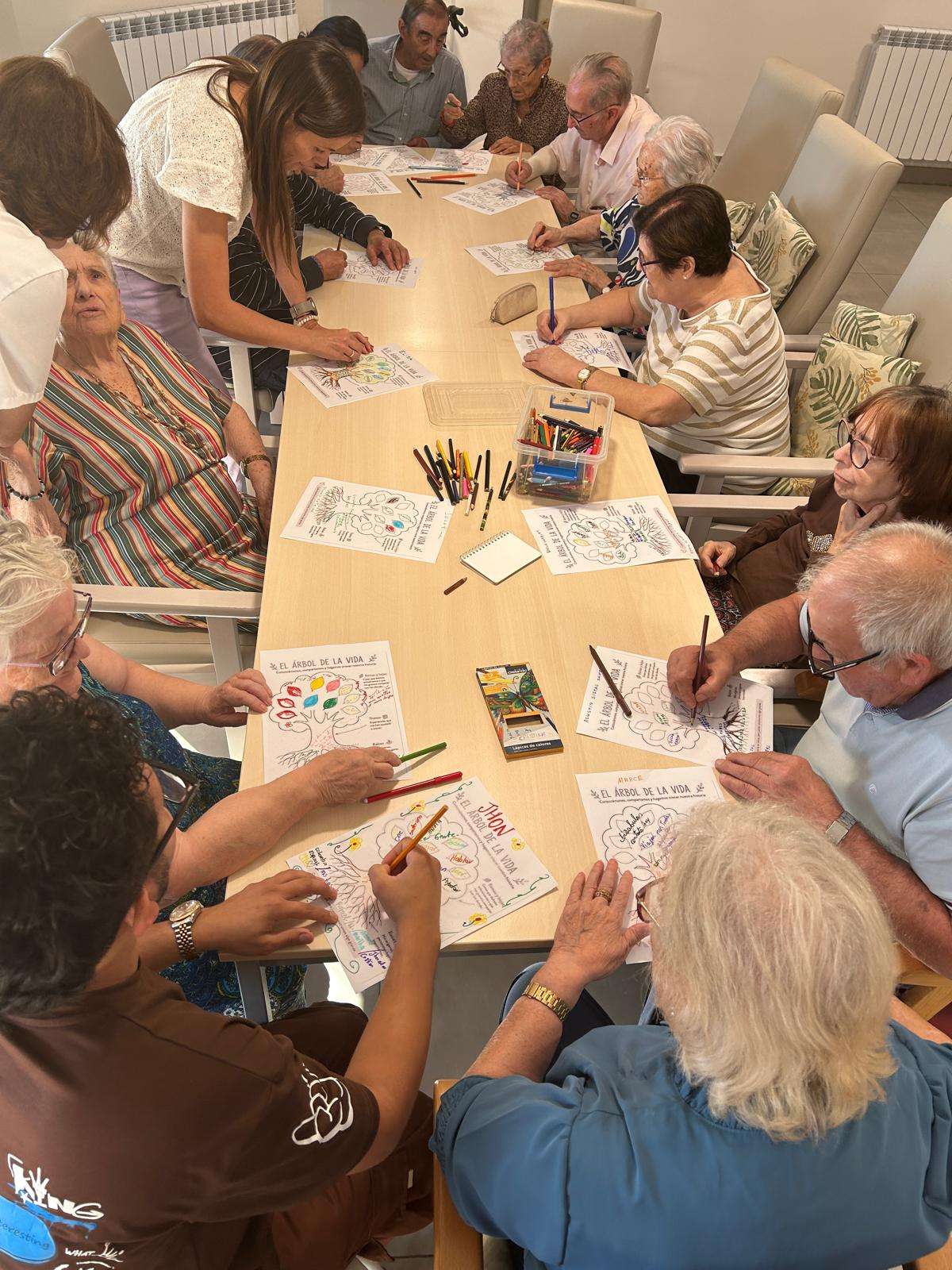 Cáritas pone en marcha un nuevo proyecto de voluntariado juvenil intergeneracional en El Pisico, la Escuela de Sabios